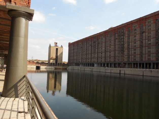 Stanley Wharf with the start of the Liverpool-Leeds canal in the background, and the British tabaco Wharehouse on the right - soon to be apartments
